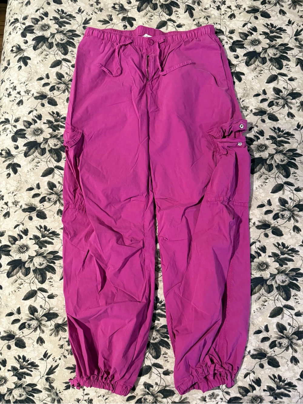 American Eagle Outfitters Magenta Cargo Joggers